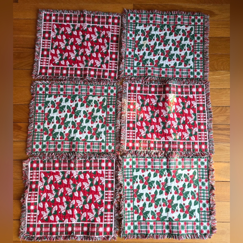 Vintage Set of 6 Spring/summer Strawberry Pattern 100% Cotton Woven Placemats